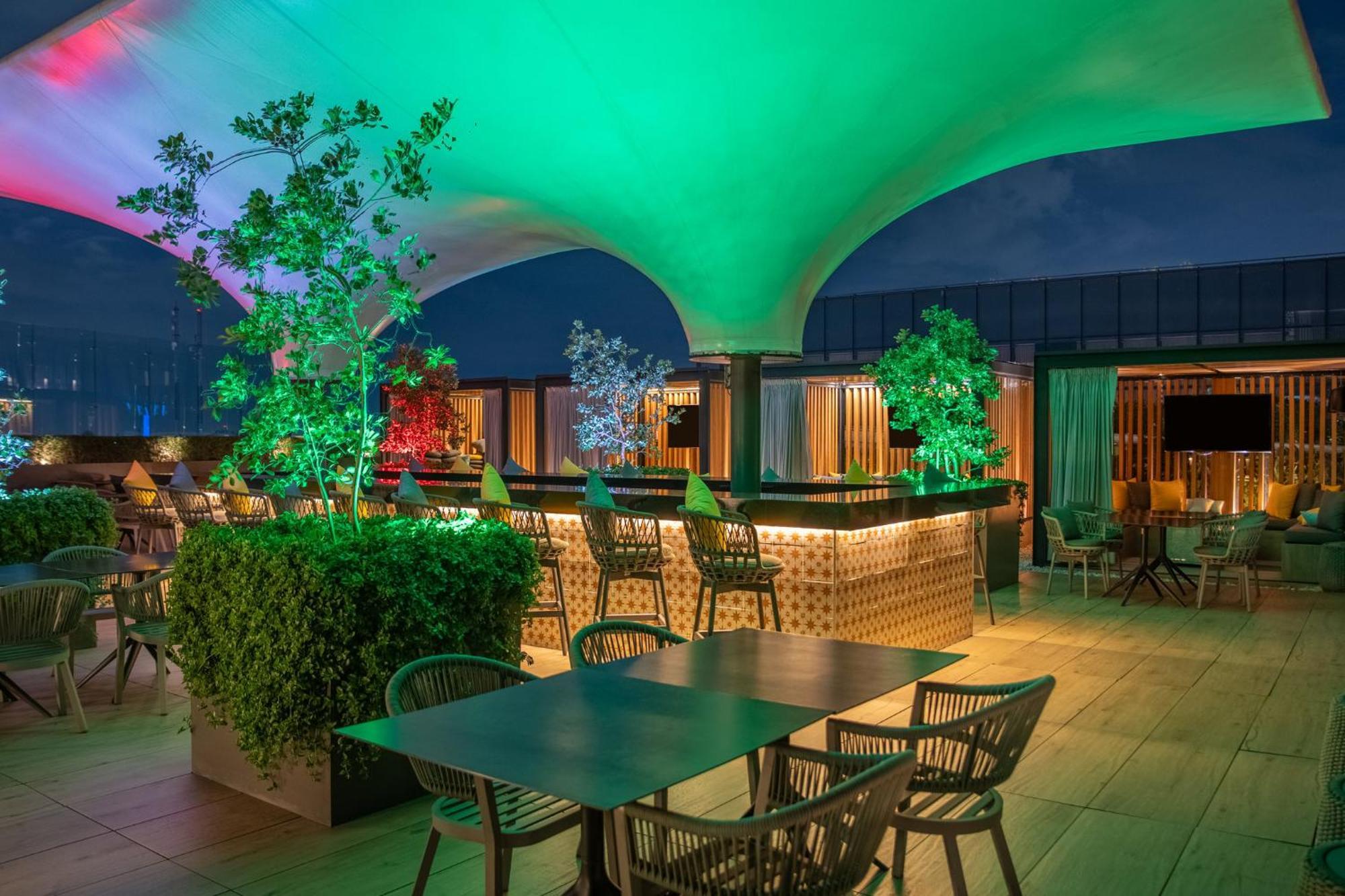 Fiesta Americana Viaducto Aeropuerto Kota Meksiko Bagian luar foto The bar at the Sky Bar
